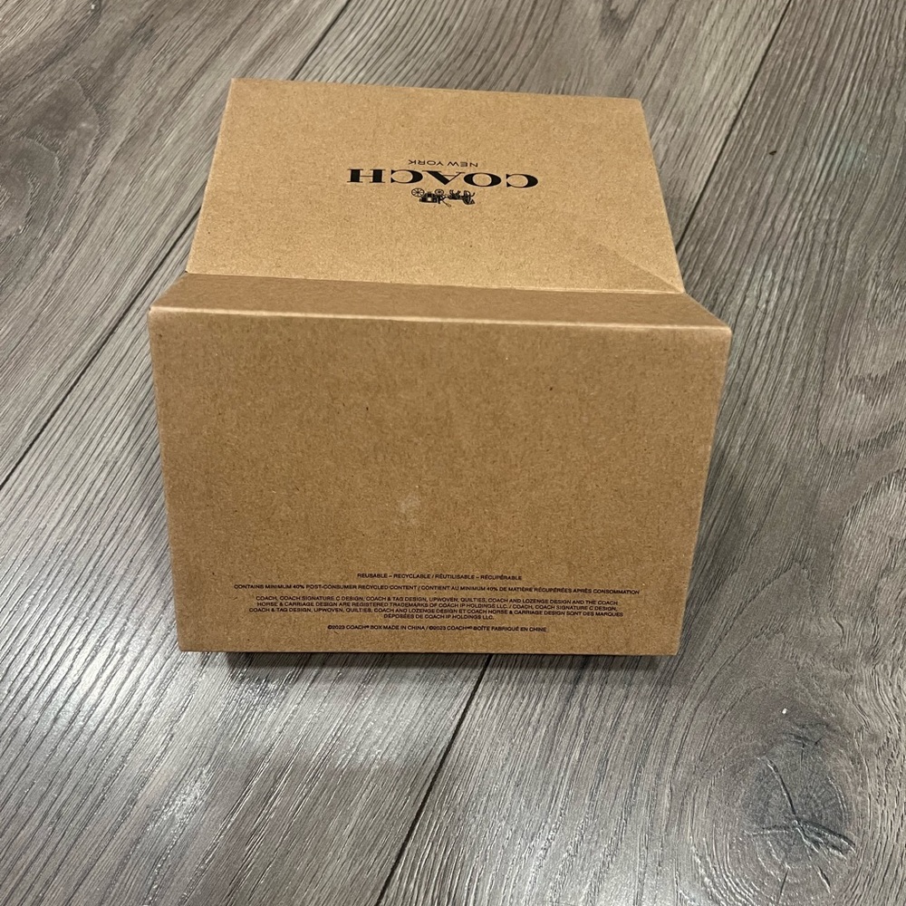 Coach Box - Picture 4 of 4